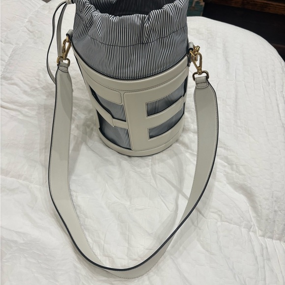Fendi step out bucket bag used once - Picture 5 of 11